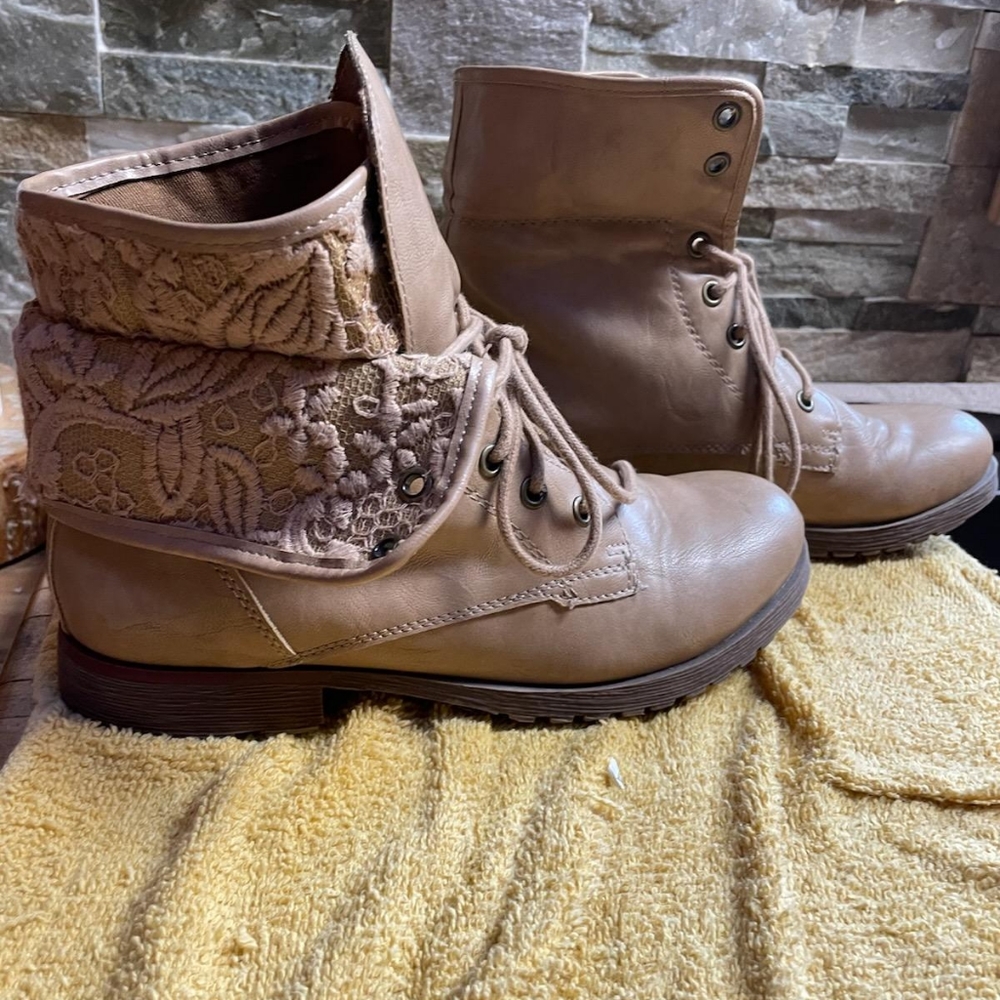 Rock & Candy boots. Size 8